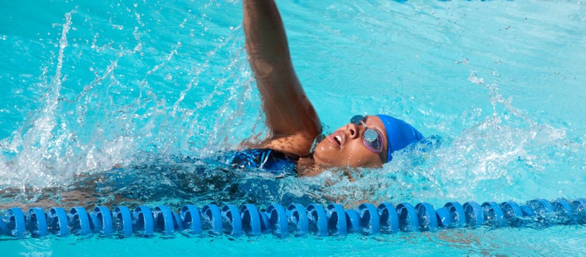 Saviez-vous que la natation peut être bénéfique pour soulager les maux de dos ?